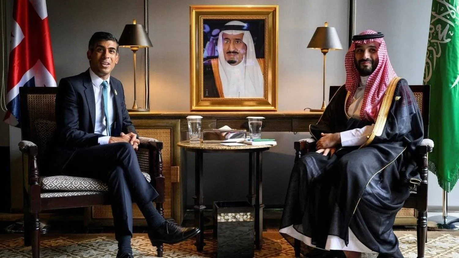  ولي العهد السعودي ورئيس الوزراء البريطاني خلال اجتماع في نوفمبر الماضي (رويترز) 