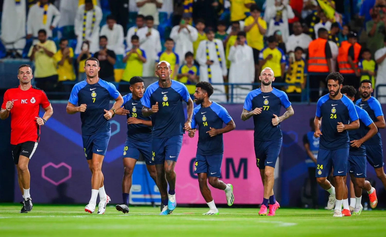 رونالدو يتقدم لاعبي النصر في التدريبات (نادي النصر)