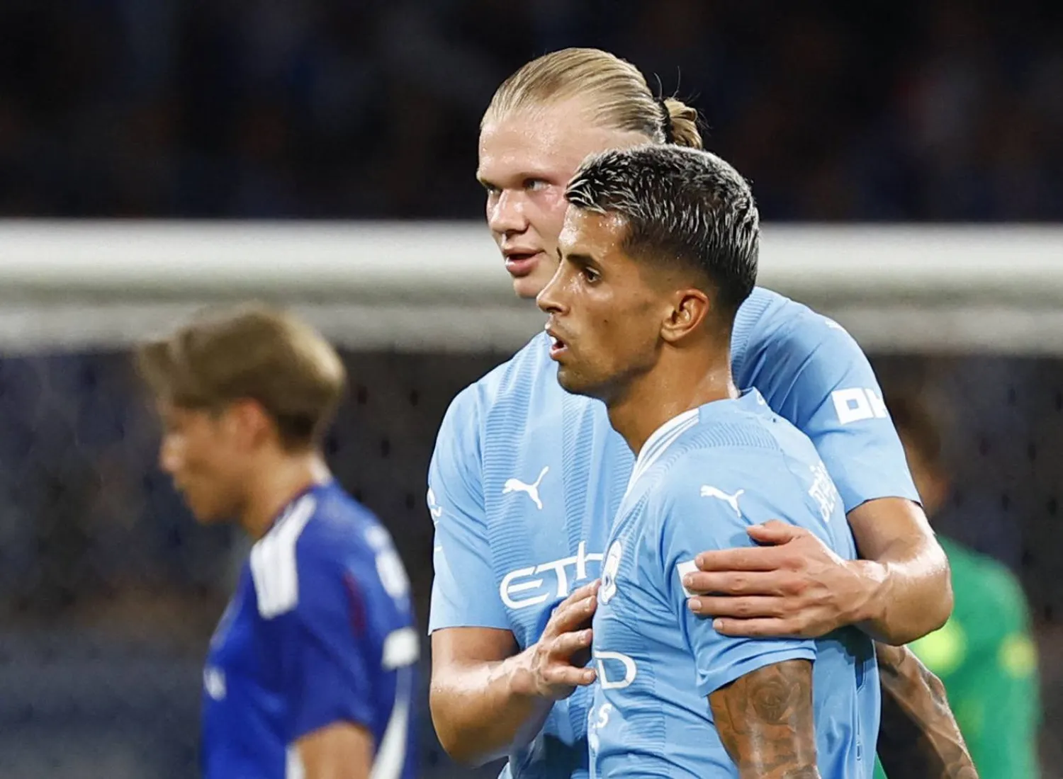 جواو كانسيلو مع هالاند خلال الجولة الآسيوية لمانشستر سيتي (رويترز)