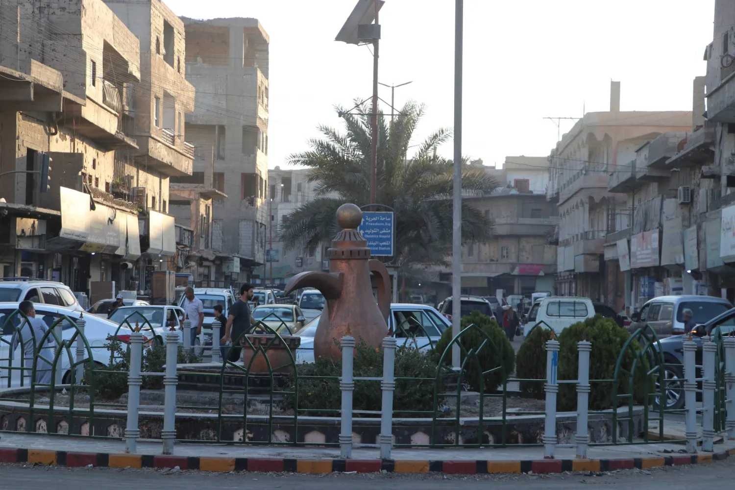 ساحة الدلة في مركز مدينة الرقة يوم 13 أغسطس الحالي (الشرق الأوسط)