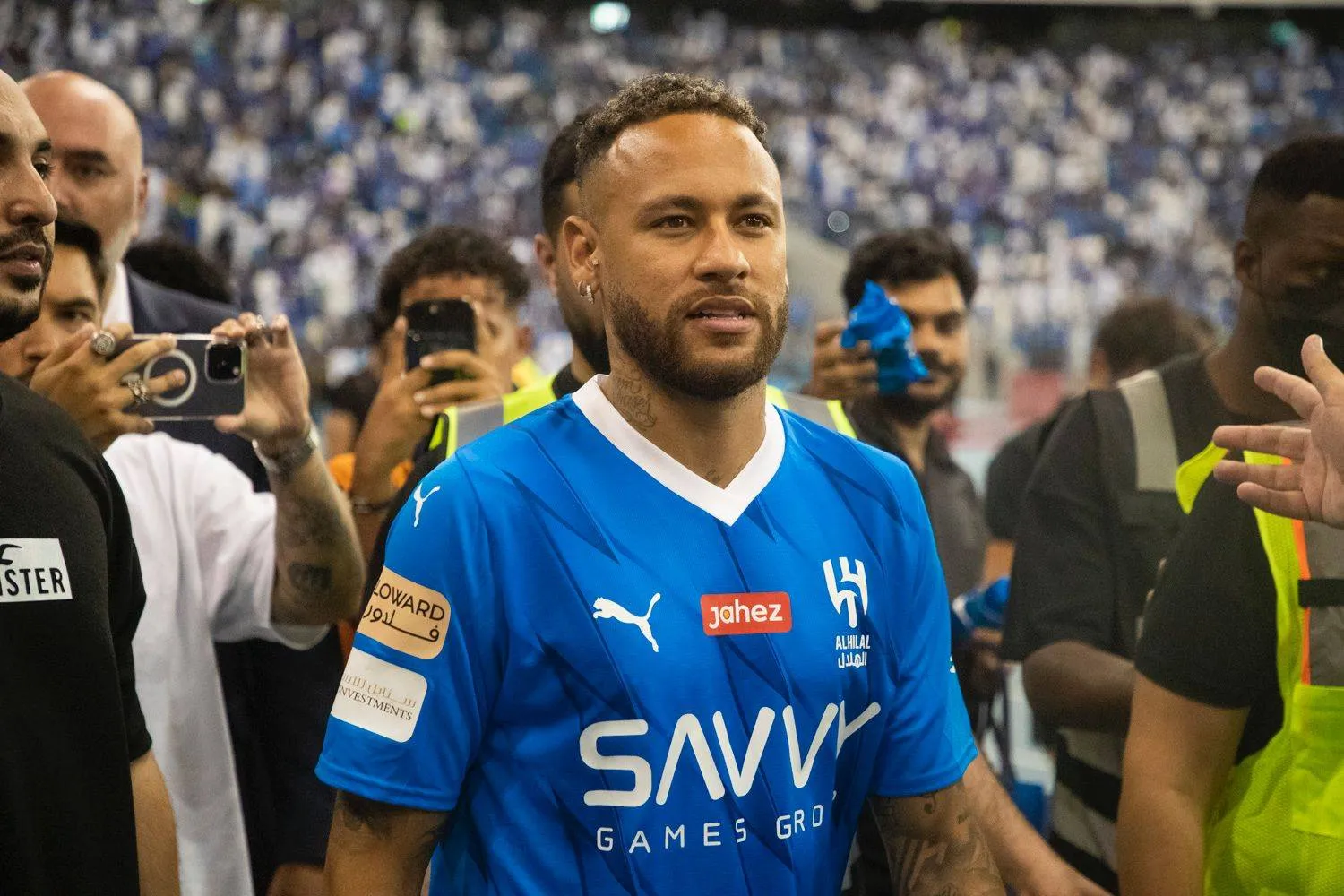 نيمار سجل حضوره الأول أمام الجماهير الهلالية ولكن دون المشاركة في المباراة (تصوير: يزيد السمراني)
