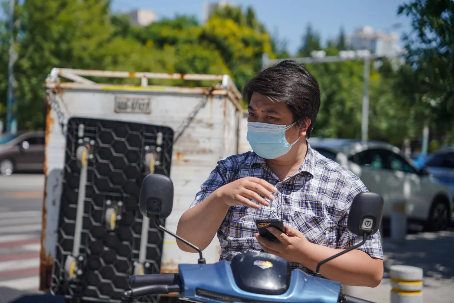 هل نعود إلى وضع الكمامة بعد الظنّ أنّ الحياة عادت إلى طبيعتها؟ (وكالة حماية البيئة)