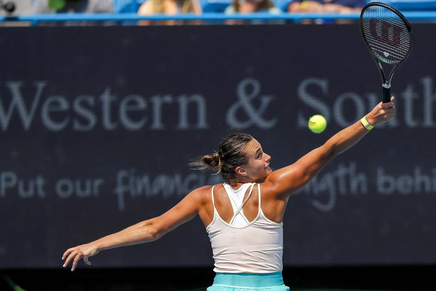 سابالينكا خرجت بخسارة مريرة (رويترز)