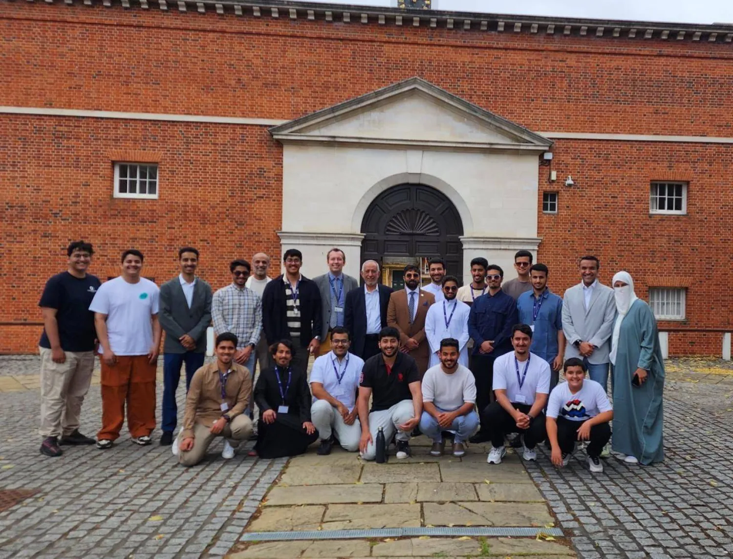 طلبة برنامج المعسكر الصيفي في جامعة أكسفورد (كاوست)