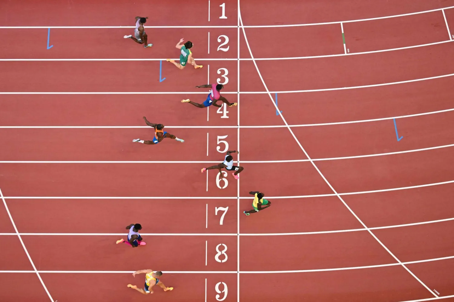 حامل اللقب الأميركي كيرلي والبطل الأولمبي الإيطالي جاكوبس فشلا في التأهل (أ.ف.ب)