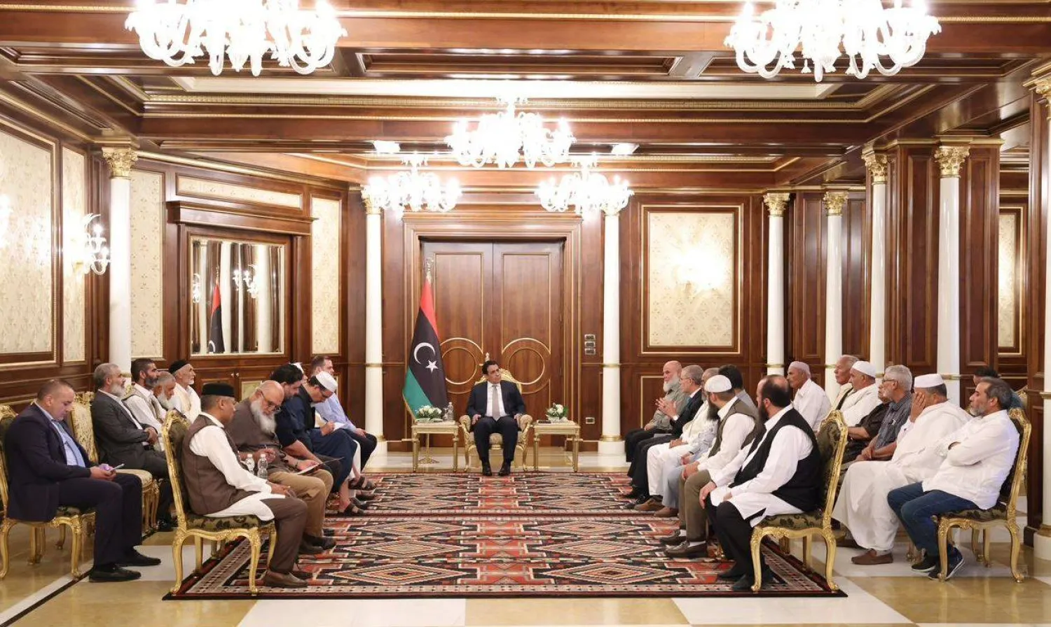 اجتماع المنفي مع وفد من حكماء عدة مناطق بطرابلس (المجلس الرئاسي)