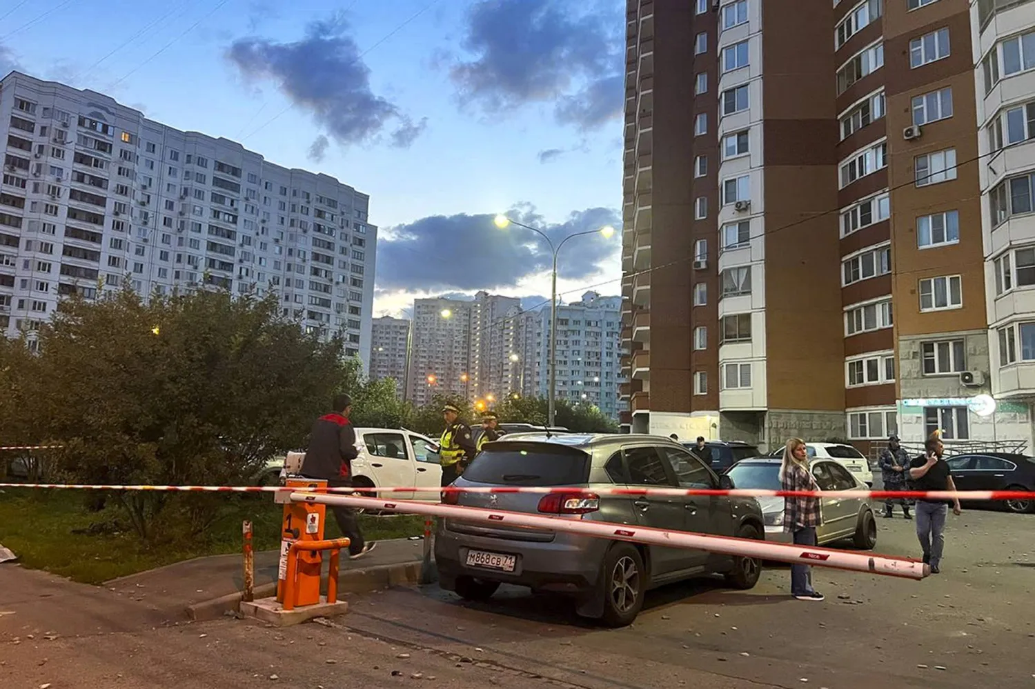 أحد أحياء موسكو حيث سقطت المُسيَّرة الأوكرانية الثلاثاء (أ.ب)