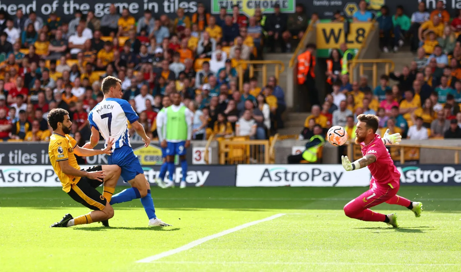 مارش لاعب برايتون والهدف الثالث في مرمى  وولفرهامبتون  (رويترز)