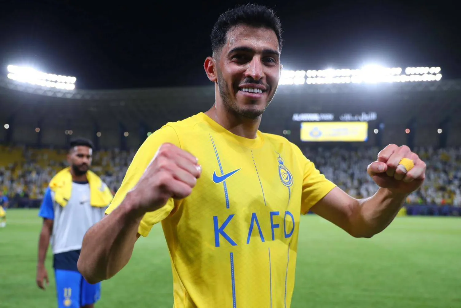 الغنام محتفلاً بتأهل النصر إلى دور المجموعات الآسيوي (نادي النصر)
