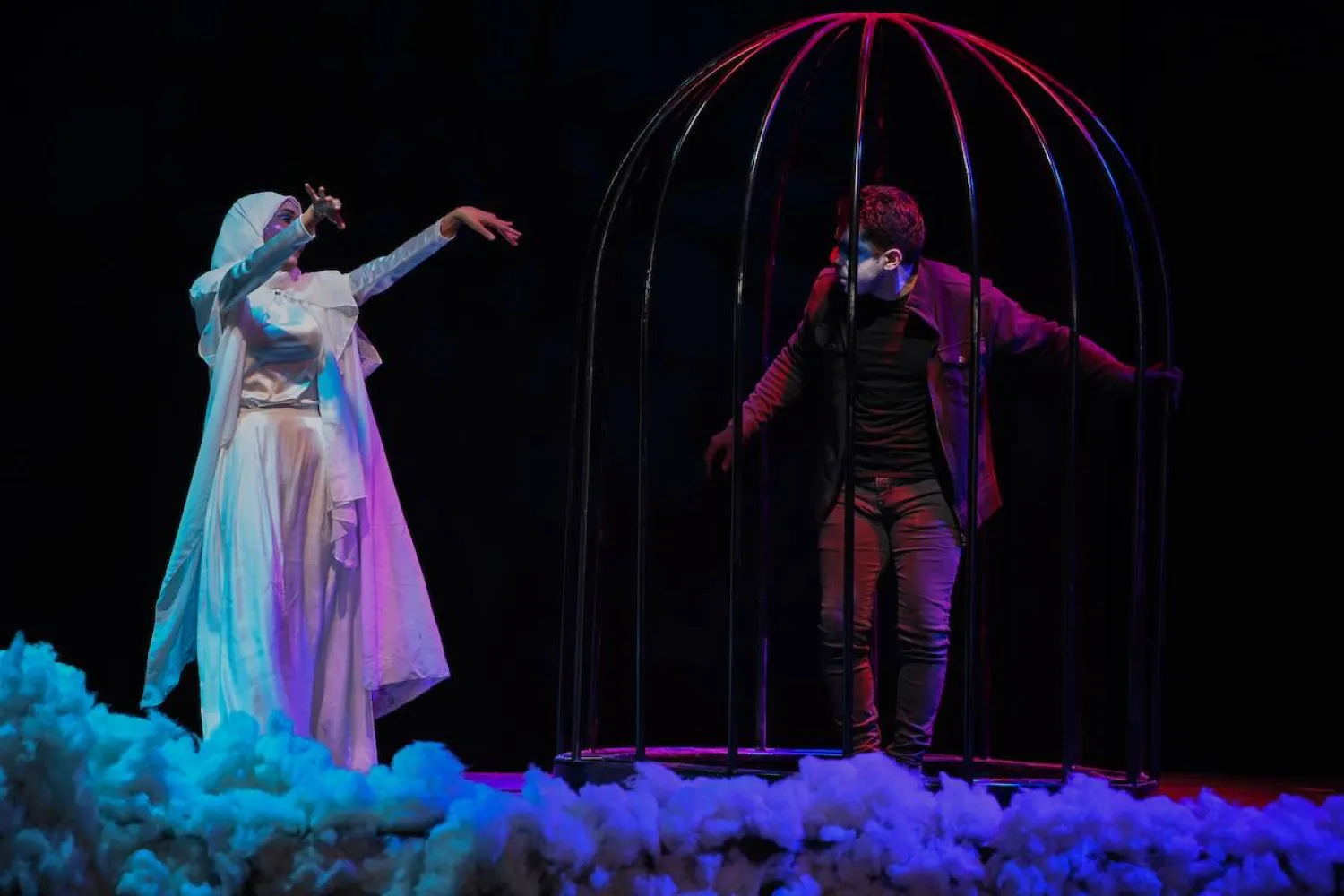 تلقى الممثلون المشاركون تدريباً مكثفاً على أيدي خبراء