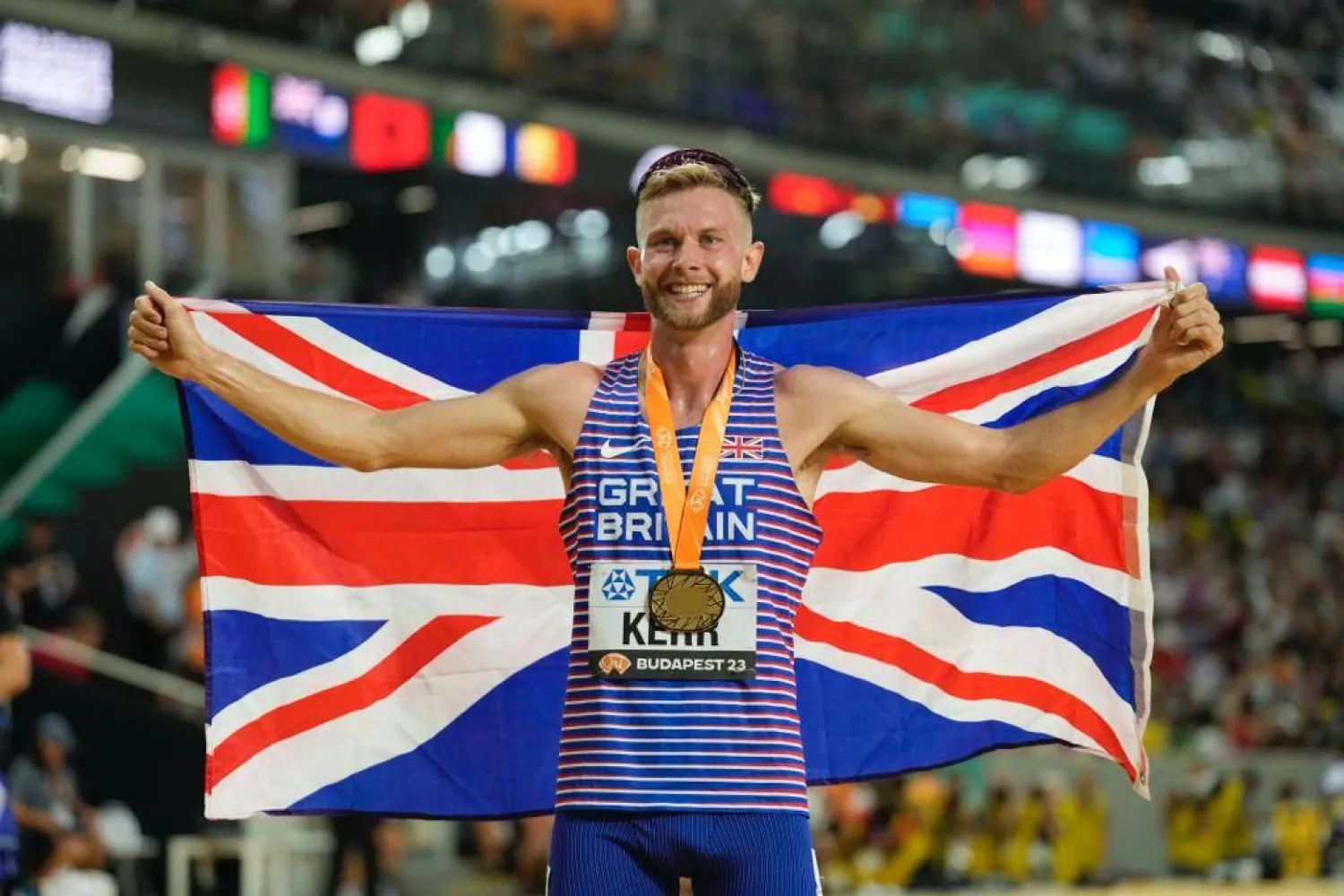 كير يصعق إنجبريغستن ليفوز بسباق 1500 متر