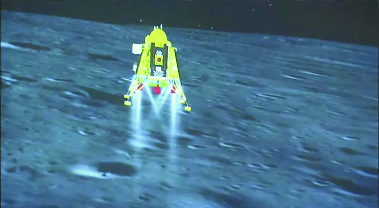 
صورة للمركبة الهندية مأخوذة من فيديو وزعته منظمة أبحاث الفضاء الهندية قبل لحظات من نجاح العملية (أ.ف.ب)