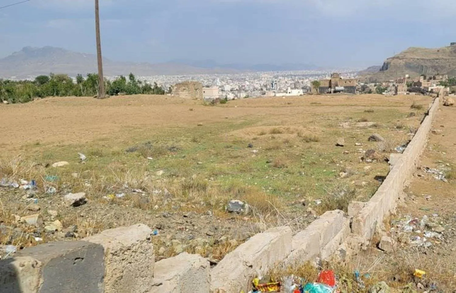  A piece of land in the Al-Khamsin area of Sanaa was seized by a Houthi leader (Asharq Al-Awsat)