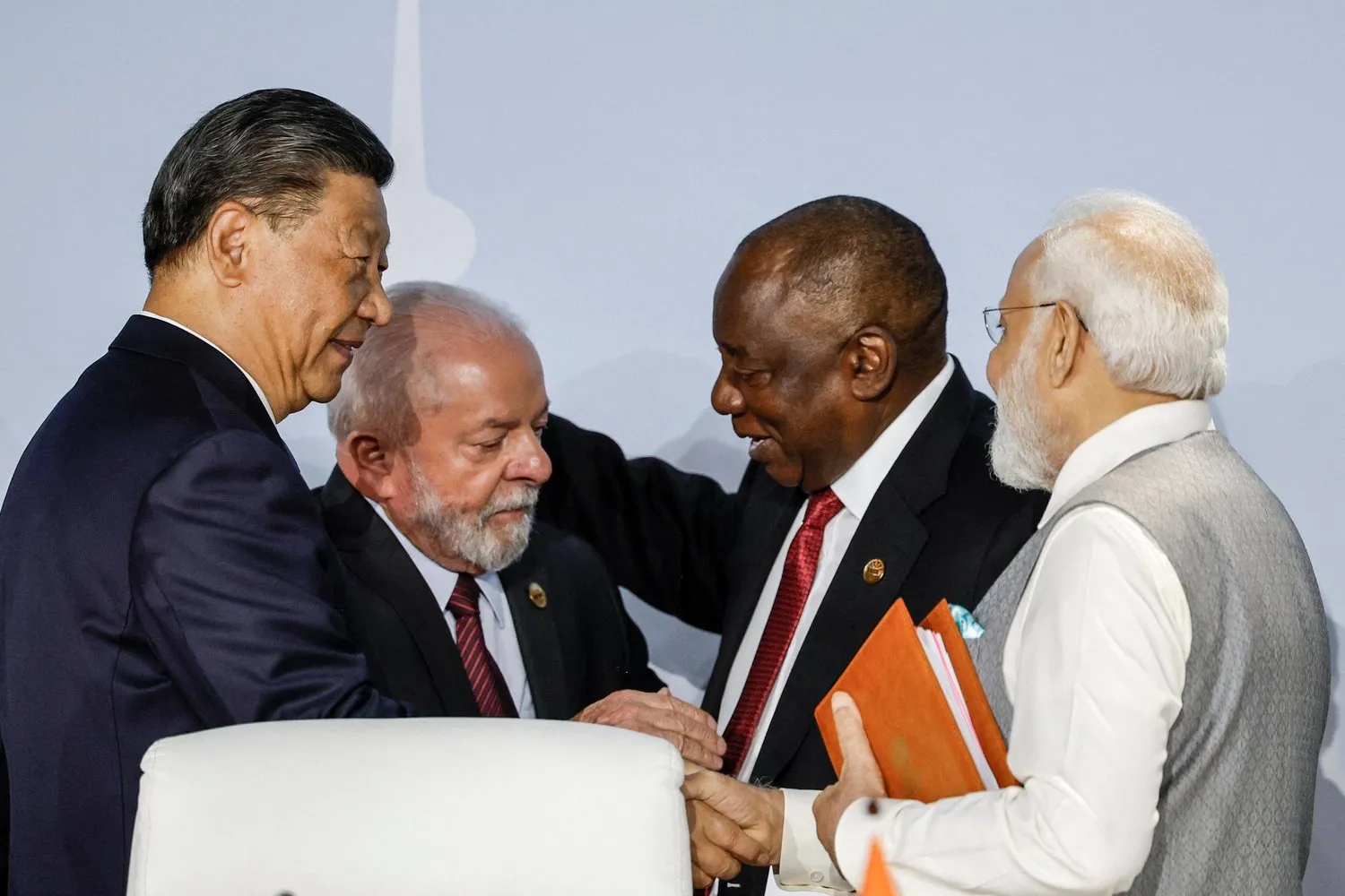 Çin Devlet Başkanı Cinping, Brezilya Devlet Başkanı Luiz Inácio Lula da Silva ve Güney Afrika Devlet Başkanı Cyril Ramaphosa BRICS 2023 zirvesinde (AFP)