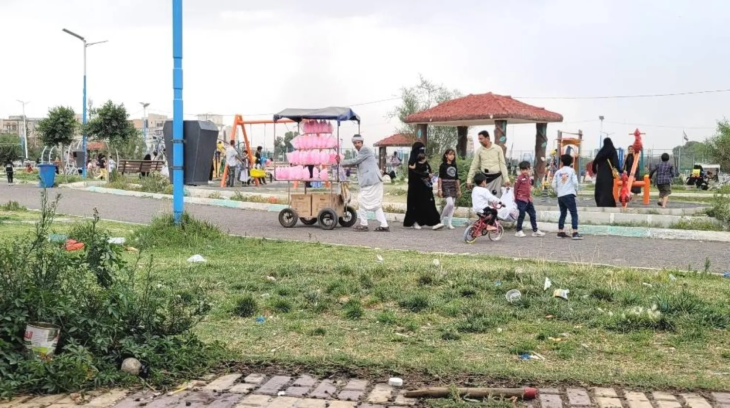 آلاف اليمنيين دفعتهم الحاجة للعمل في مهن أخرى (الشرق الأوسط)