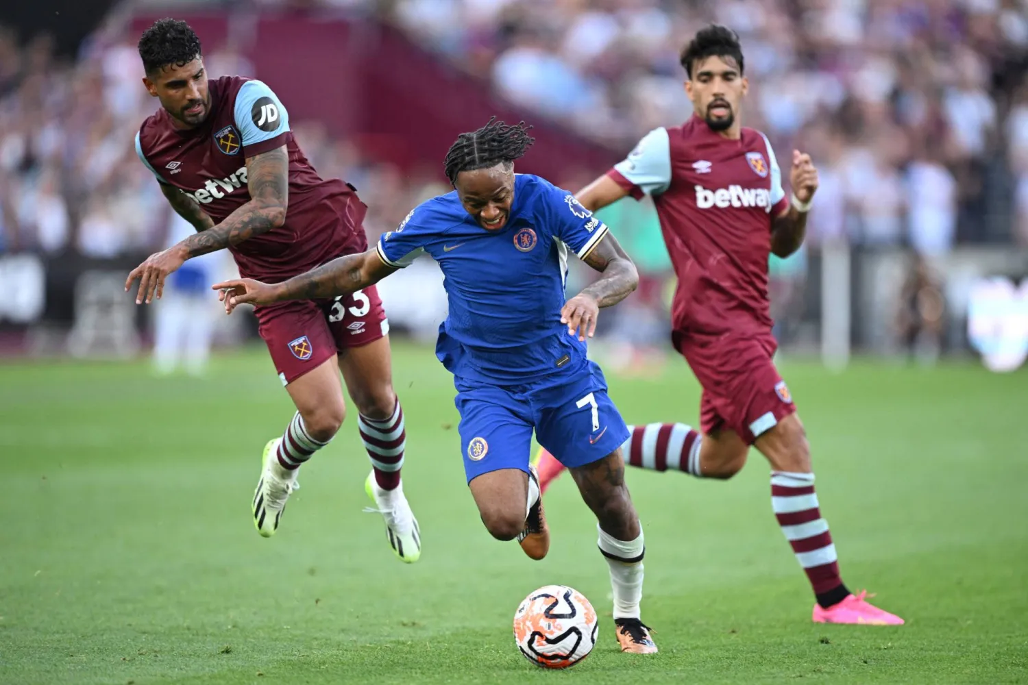 تشيلسي بدأ الموسم بشكل سيئ لكن مستوى سترلينغ يبعث الأمل