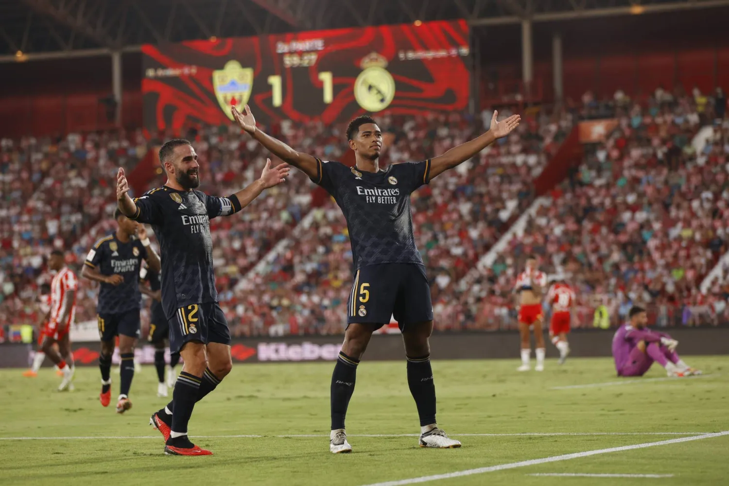 الأنظار تتجه نحو بيلينغهام الساعي لقيادة ريال لفوز ثالث على التوالي  (أ.ب)