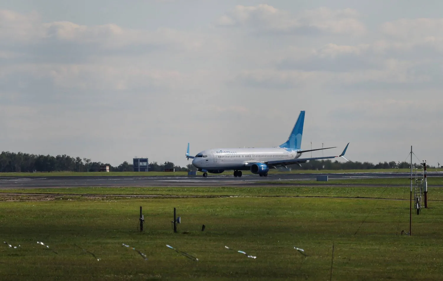 أرشيفية لطائرة تهبط في مطار فنوكوفو الدولي في موسكو بروسيا (رويترز)
