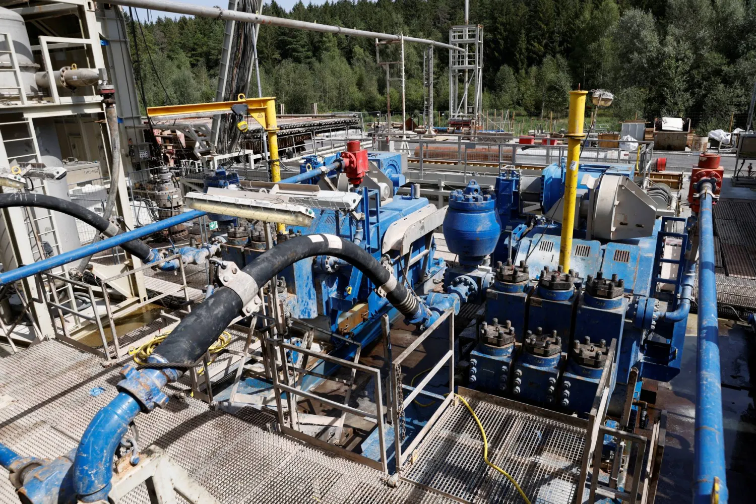 محطة للطاقة الحرارية في بلدة غريتسريد بولاية بافاريا الألمانية (رويترز)