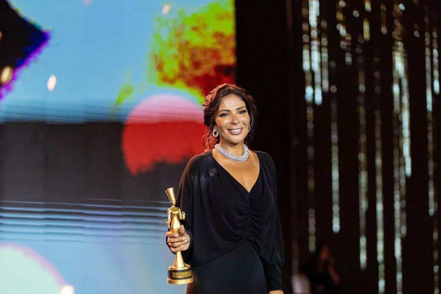 تكريم الفنانة منى زكي التي حصدت جوائز بلا منافسة (الصفحة الرسمية للمهرجان)