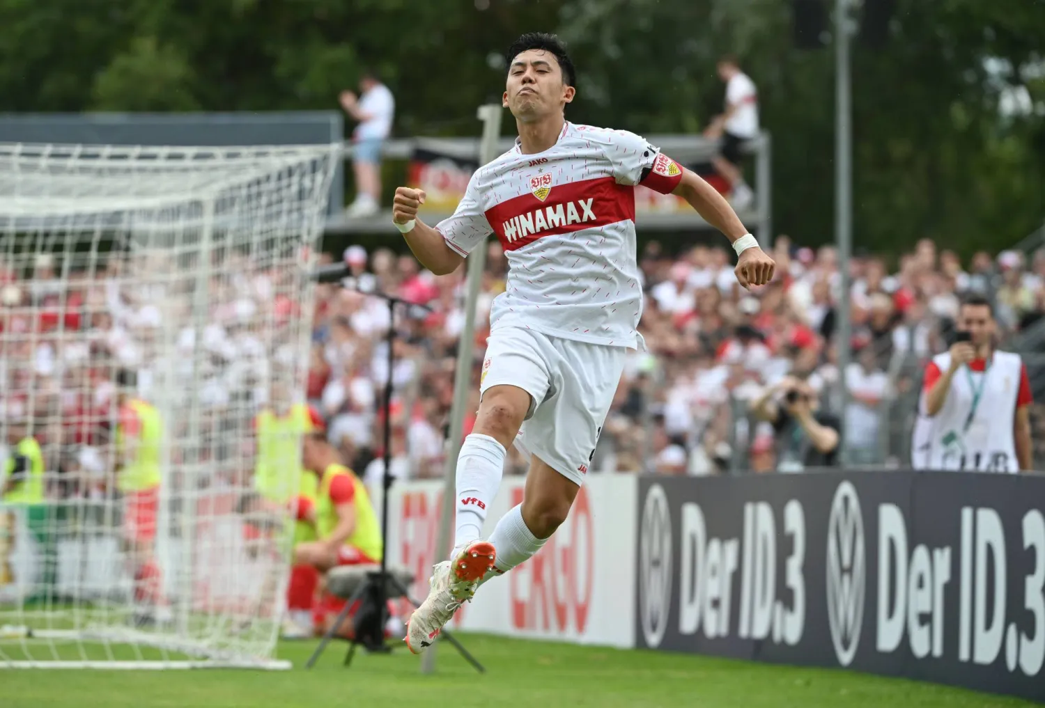 إندو تألق مع شتوتغارت الألماني وحمل شارة قيادته (د.ب.أ)