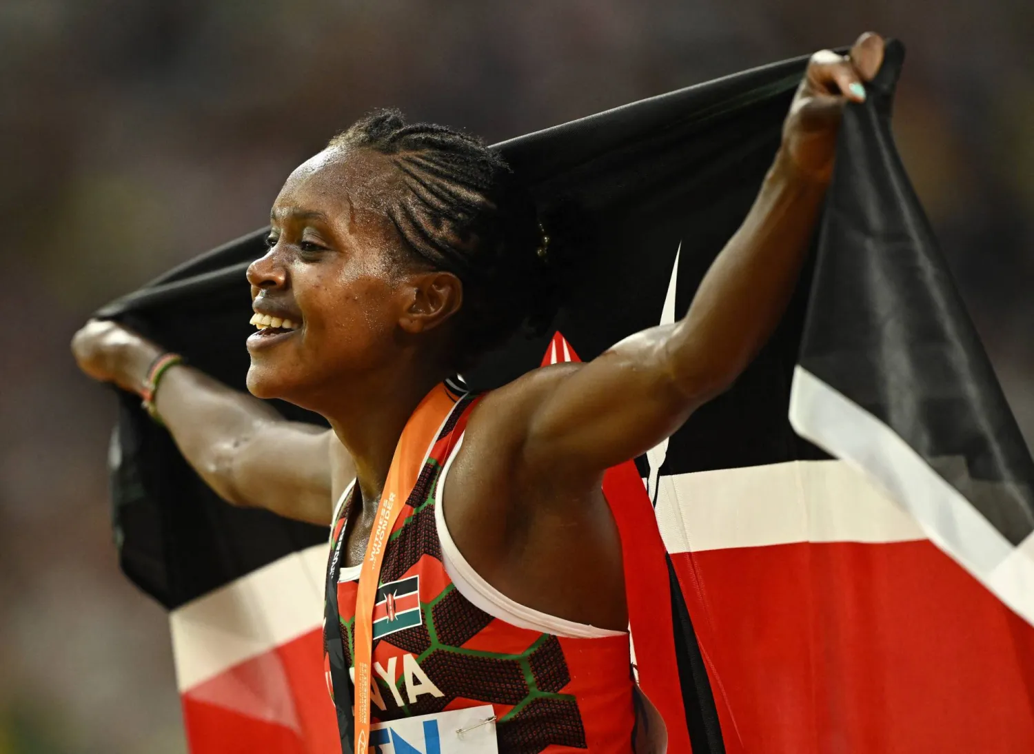 كيبيجون تحتفل بإنجازها (رويترز)