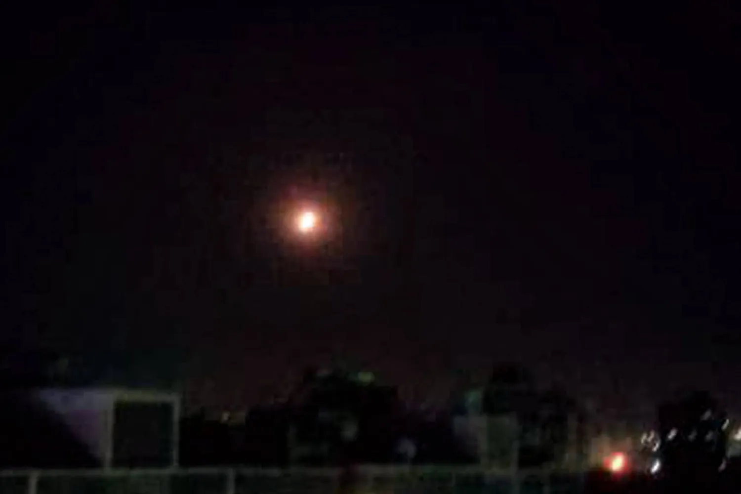 صورة أرشيفية لغارات جوية إسرائيلية بالقرب من دمشق (أ.ف.ب)