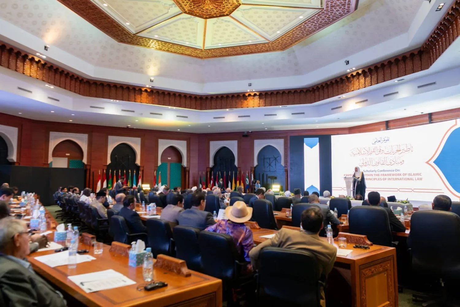 جانب من الحضور في مؤتمر «تأطير الحريات وفق القيم الإسلامية ومبادئ القانون الدولي» (الشرق الأوسط)