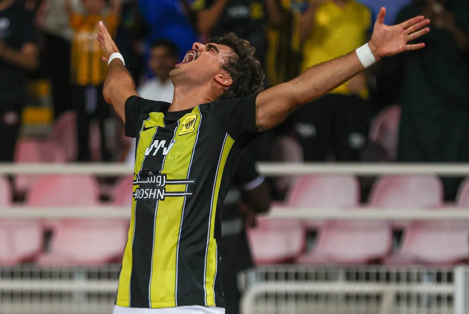 جوتا لاعب الاتحاد وفرحة عارمة بعد هدفه في الوحدة (دوري روشن)