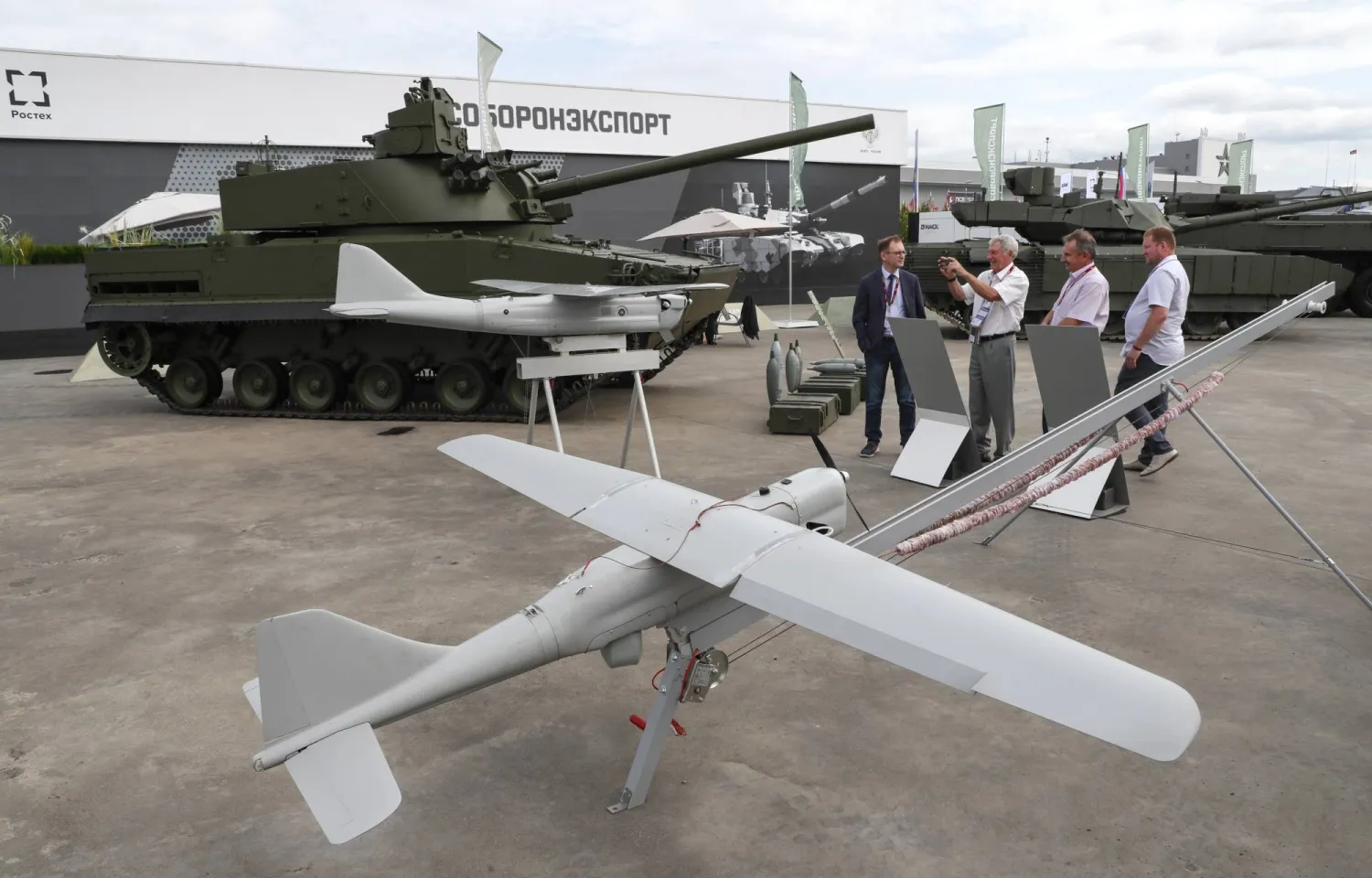 عرض مسيّرة «أورلان 10» في المنتدى العسكري التقني «آرمي 2023» في روسيا (أرشيفية - إ.ب.أ)