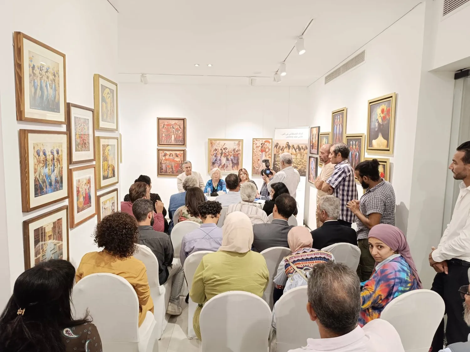 أشعلت الندوة الجدل حول معرض الذكاء الاصطناعي (غاليري بيكاسو)