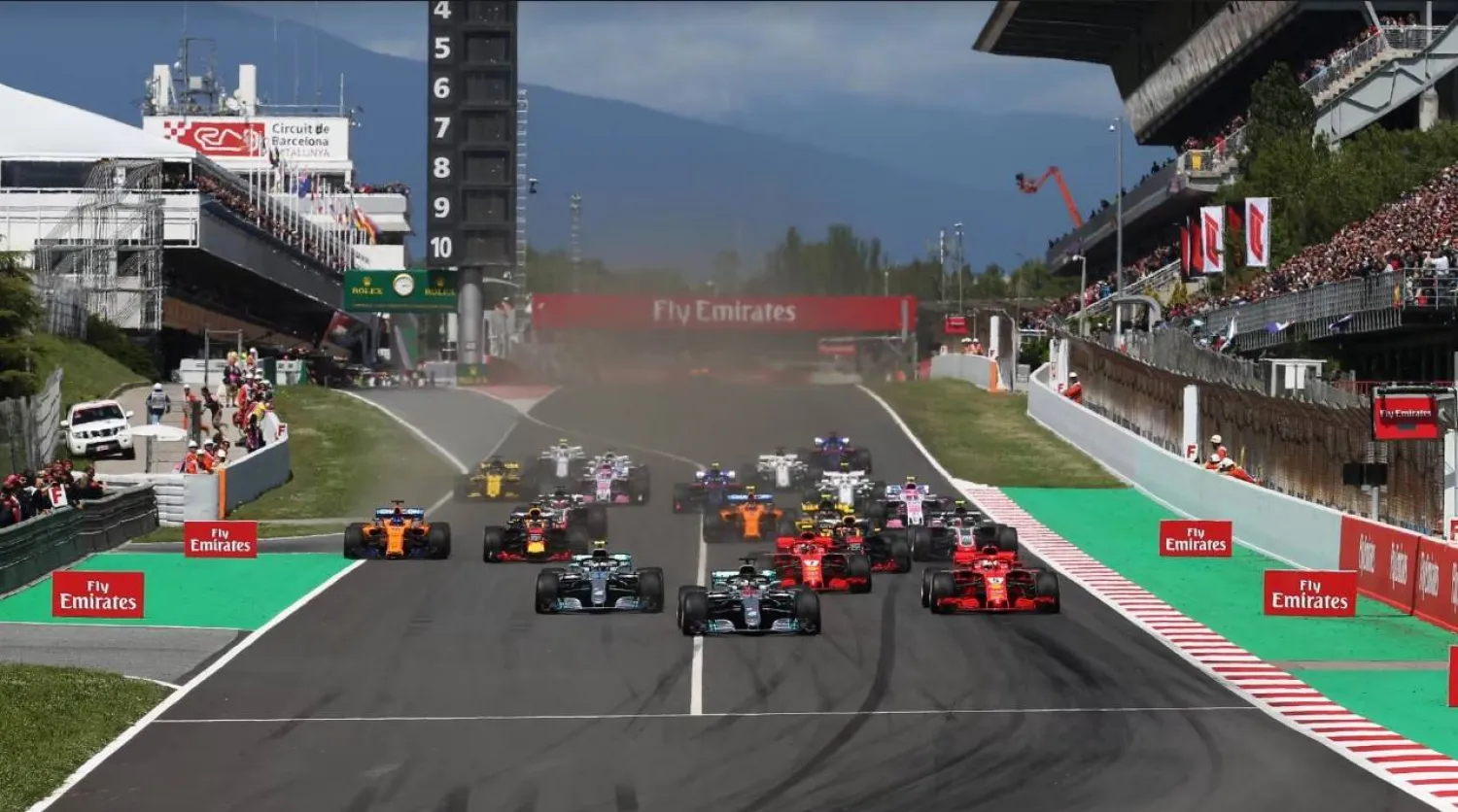 أشخاص حاولوا سكب 400 لتر من سائل يشعل زيت المحرك (ف.1)