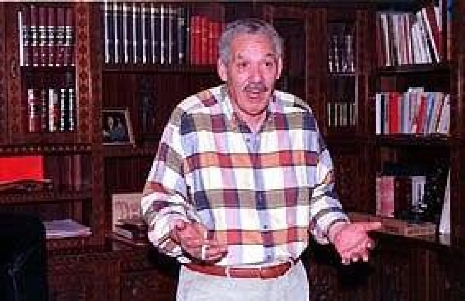 وزير الدفاع السابق خالد نزار (الشرق الأوسط)