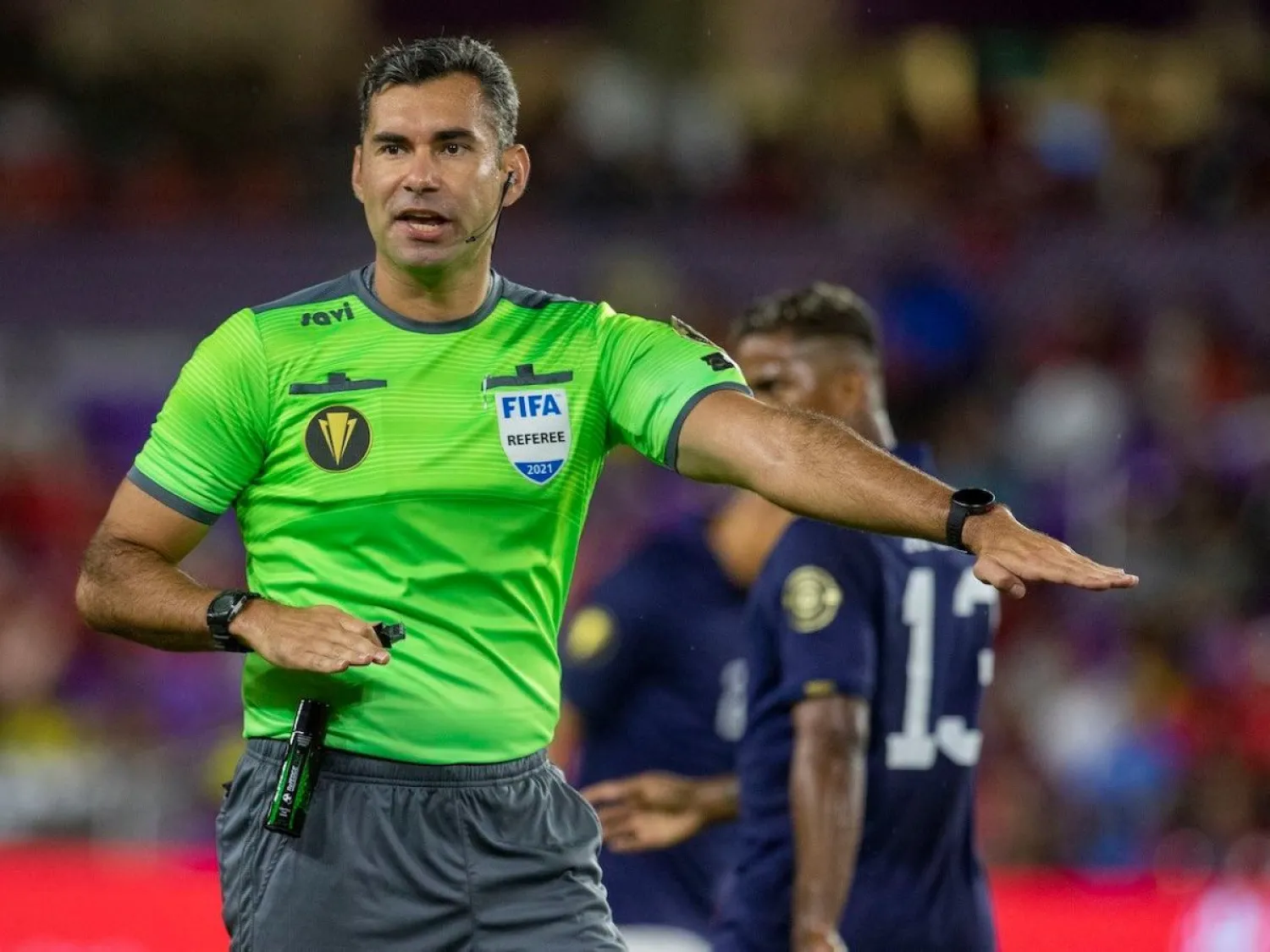 يعد ماريو إسكوبار حكماً دولياً منذ عام 2013 (الشرق الأوسط)