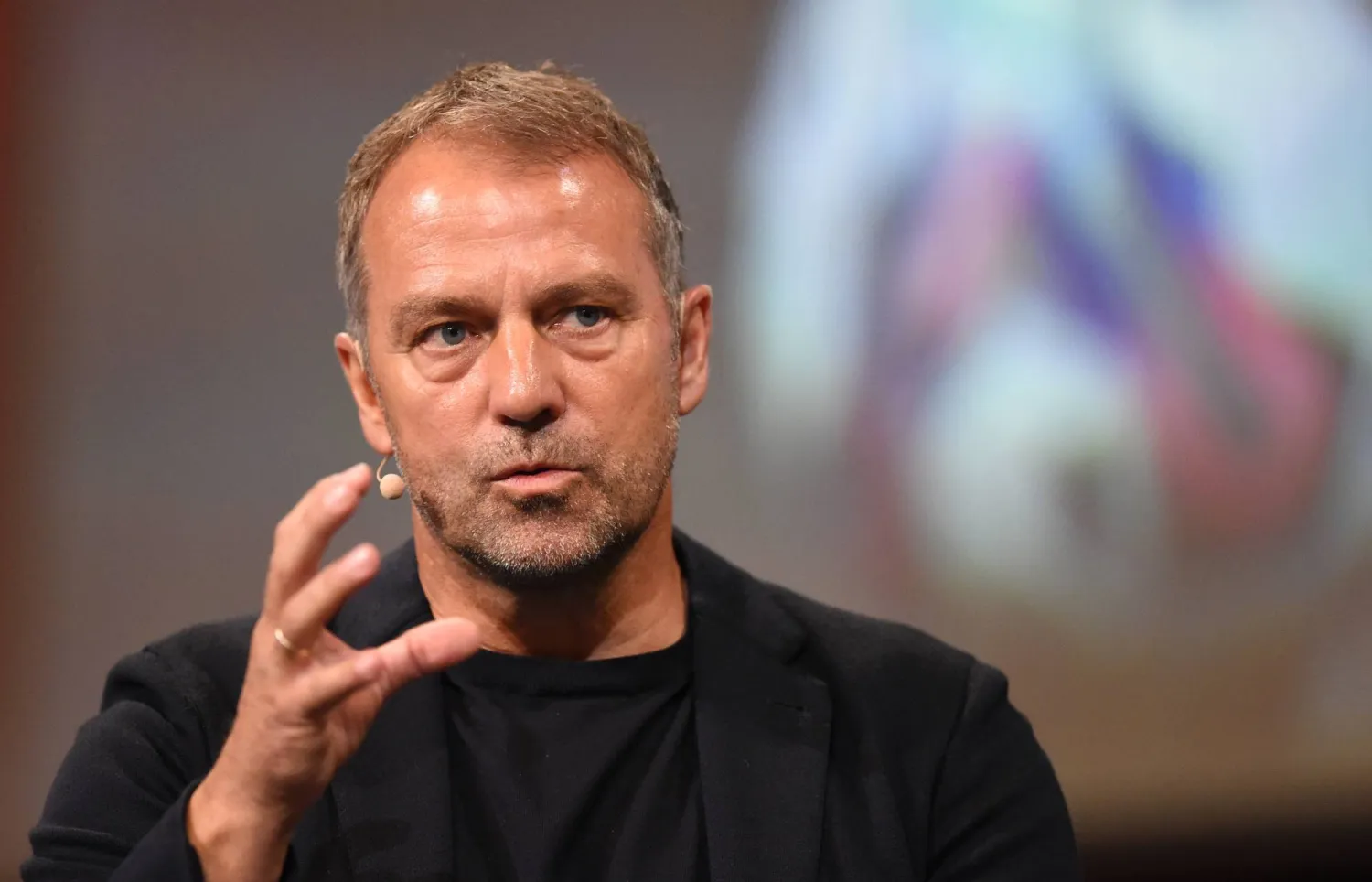 مستقبل فليك أصبح على المحك بعد صيحات الجماهير (د.ب.أ)