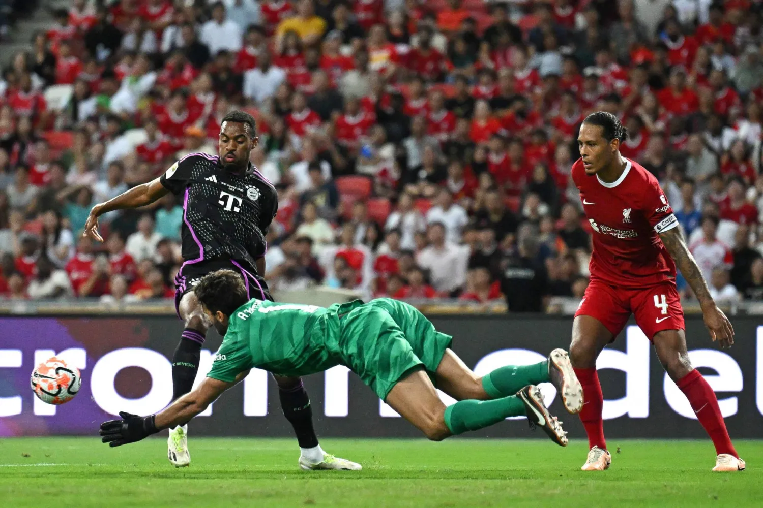 غرافينبيرخ في مواجهة ودية جمعت بايرن ميونيخ وليفربول في جولة سنغافورة (أ.ف.ب)