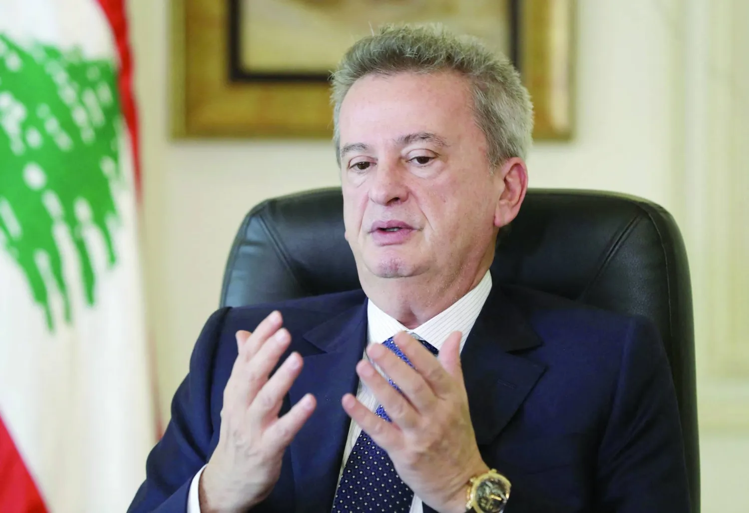 رياض سلامة في حديث صحافي عام 2017 (أ.ف.ب)