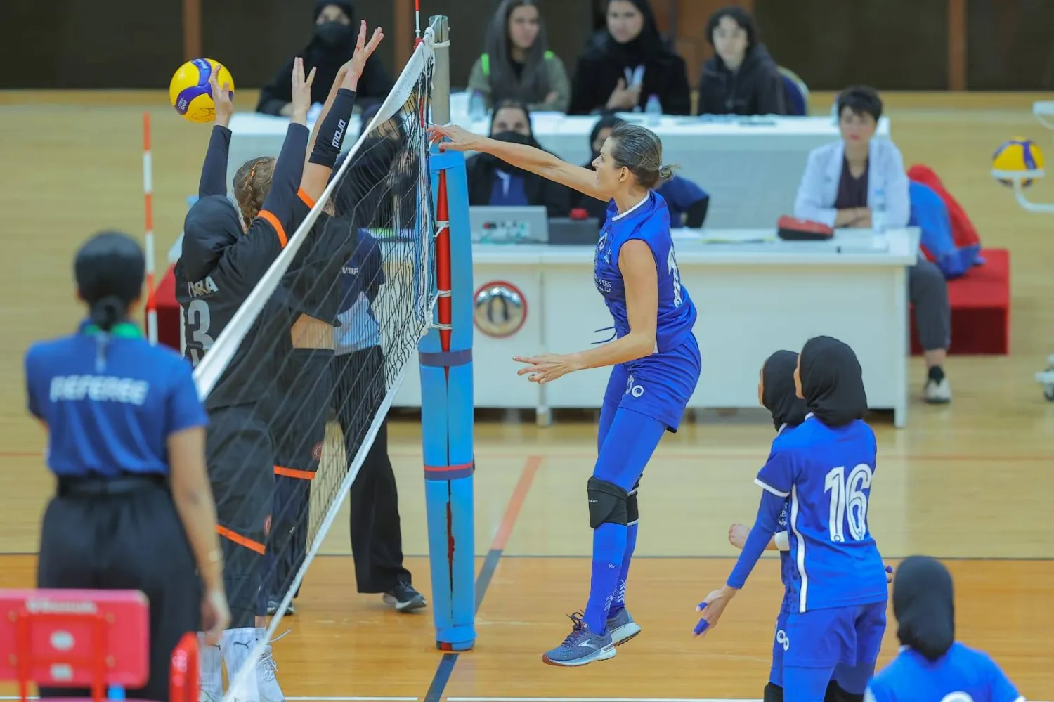 يشارك في النسخة الأولى ثمانية فرق (الشرق الأوسط)