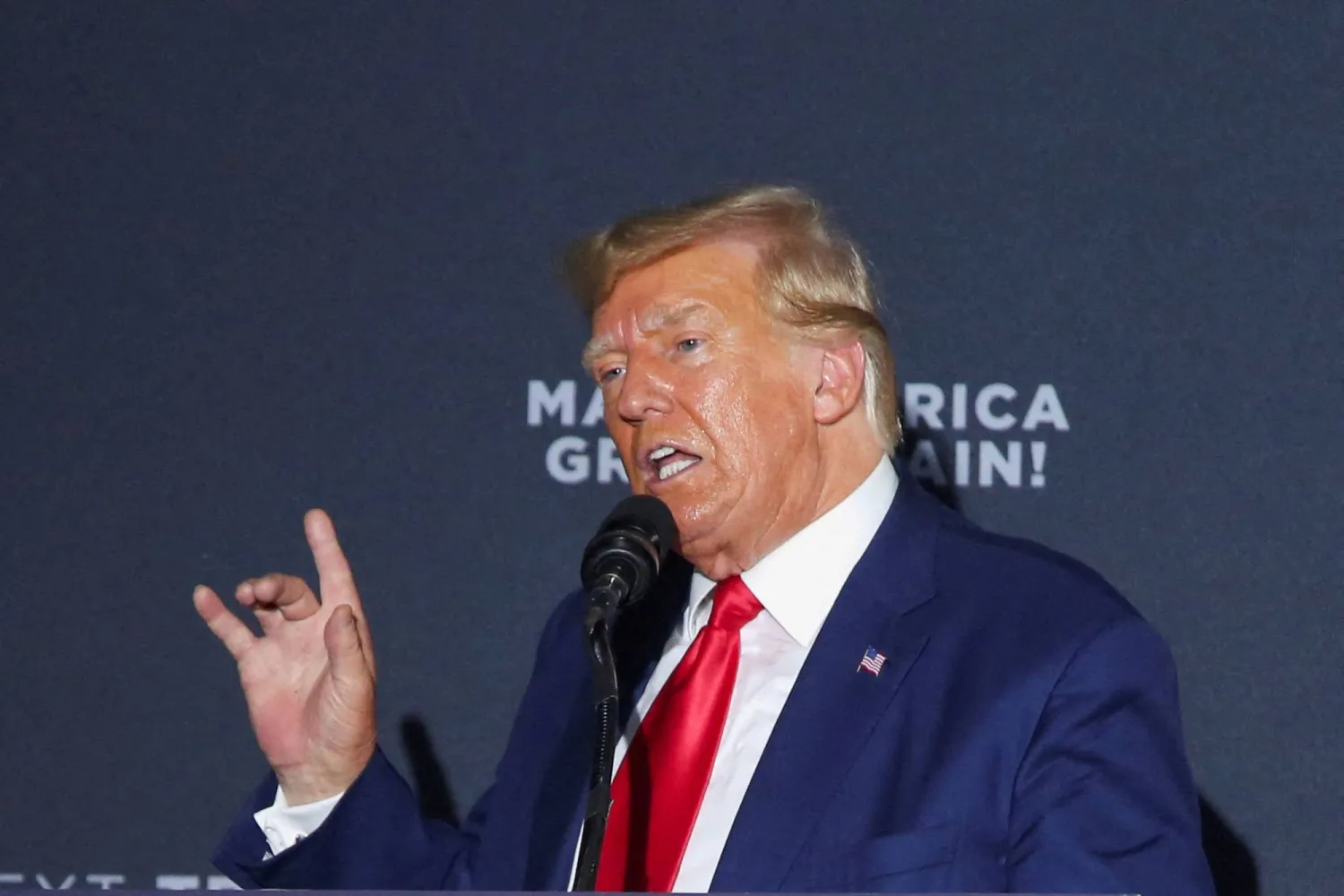 ترمب في تجمع انتخابي في نيوهامشير في 8 أغسطس 2023 (رويترز)