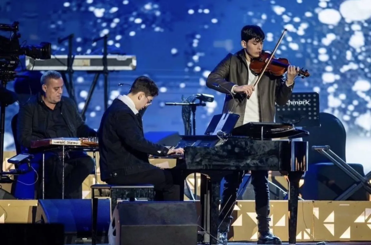 يتمتعان بموهبتي العزف والغناء (الأخوان الصافي)