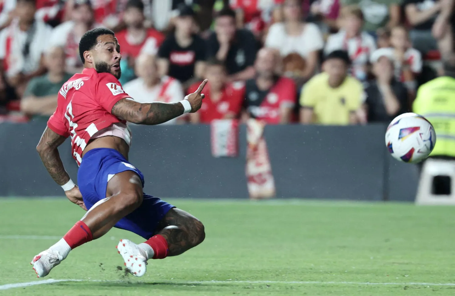 ممفيس ديباي (أ.ف.ب)