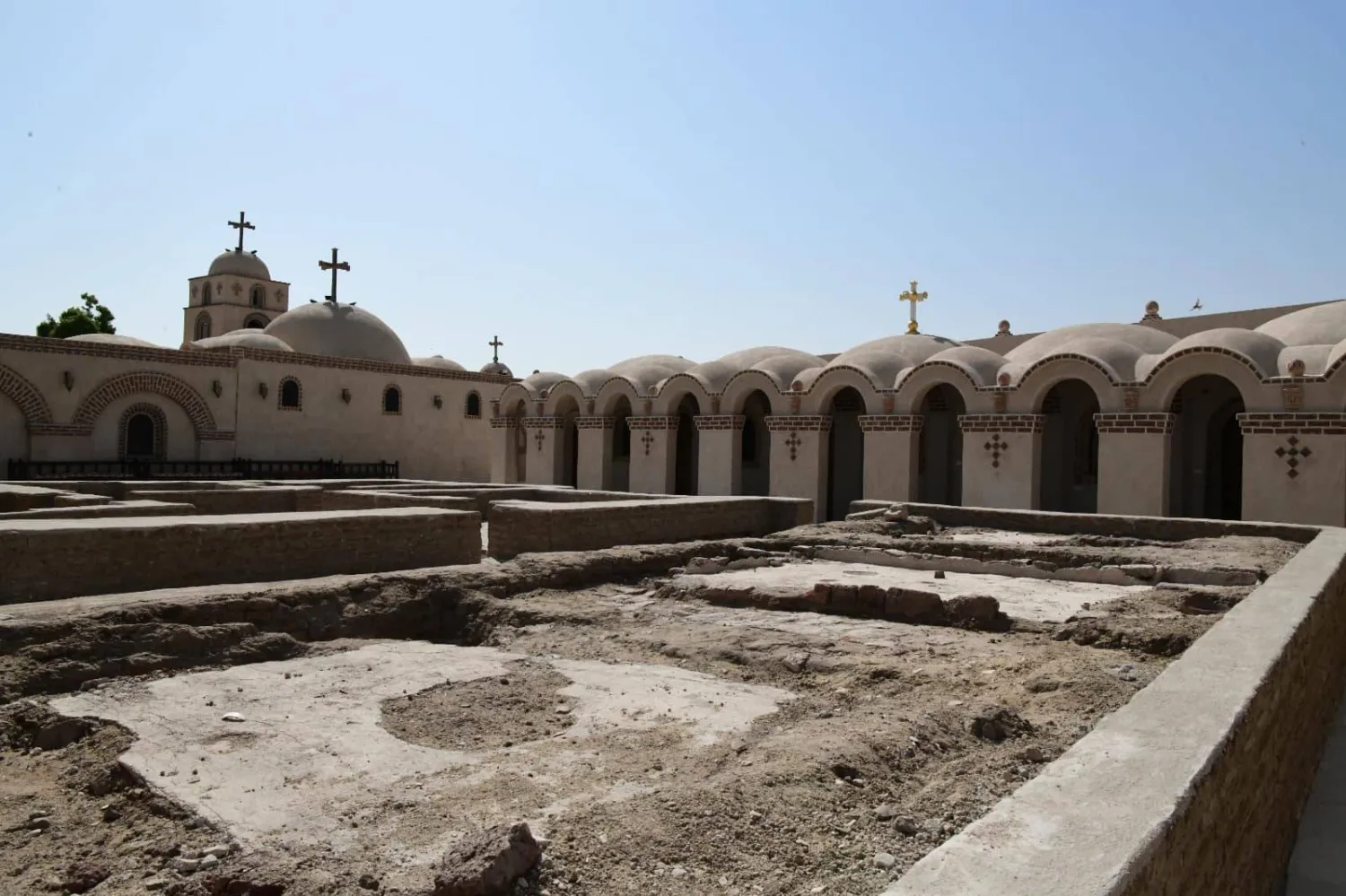 دير المجمع الأثري في قنا جنوب مصر (وزارة السياحة والآثار المصرية)