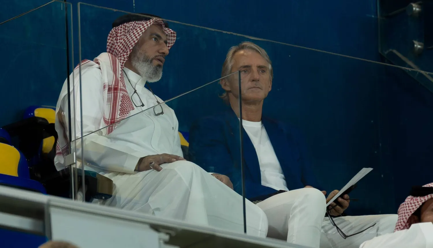 مانشيني خلال حضوره مباراة النصر والشباب (المنتخب السعودي)