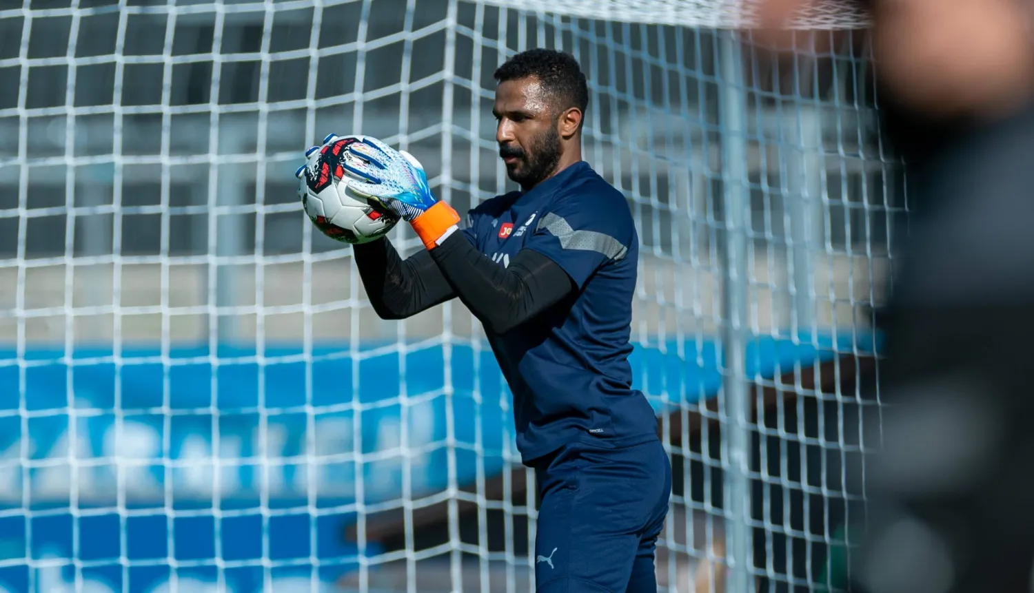 الشباب يأمل في التعاقد مع العويس (نادي الهلال)