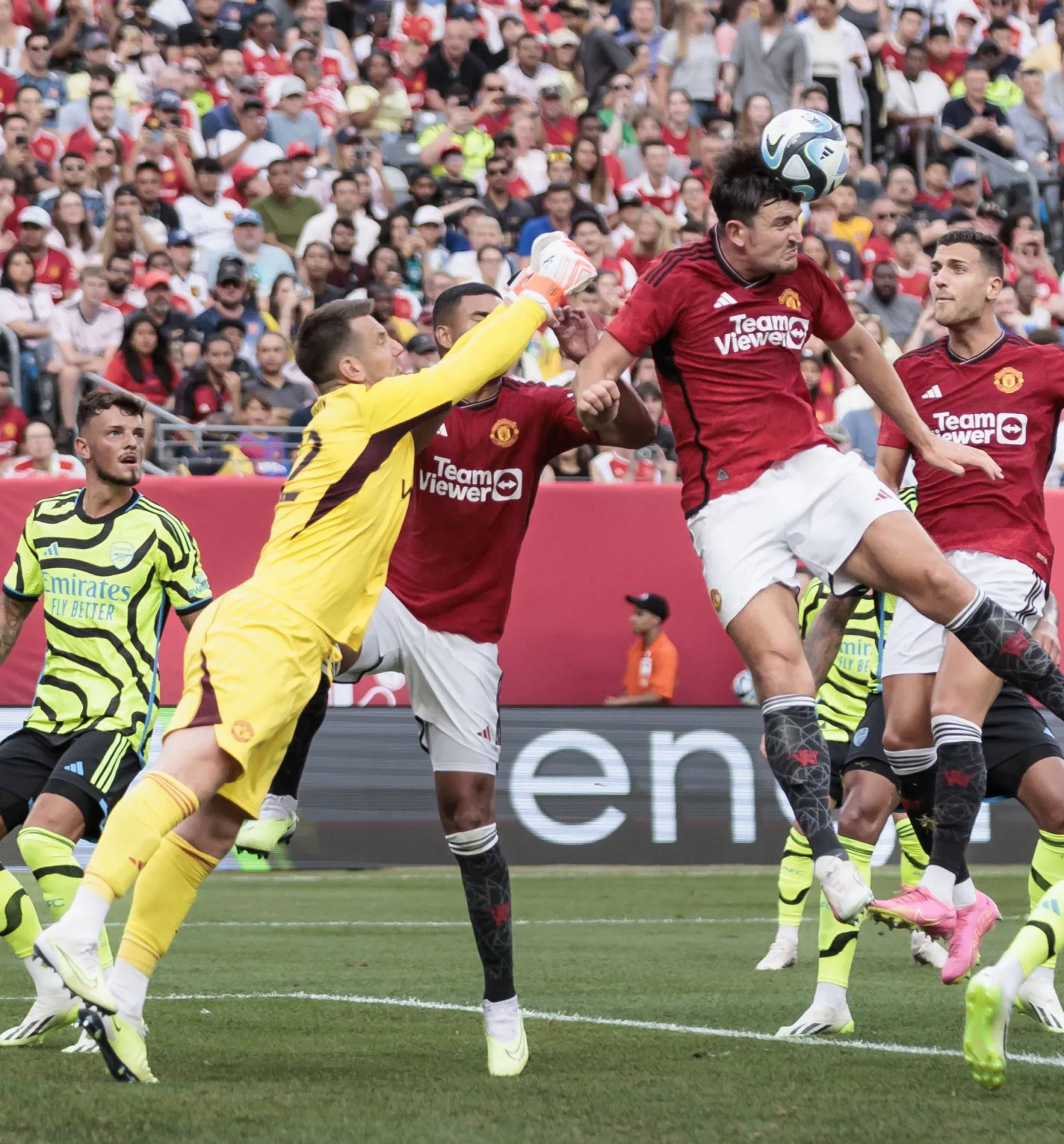 ماغواير لم يرتق أبداً لعبارات المدح والثناء التي انهالت عليه من سولسكاير (إ.ب.أ)