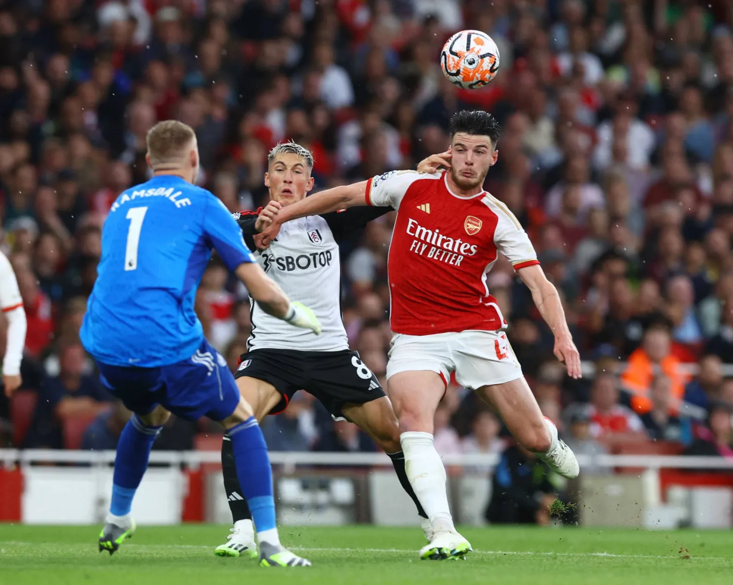 تعاقد آرسنال خلال فترة الانتقالات مع ديكلان رايس قائد وستهام مقابل أكثر من 100 مليون إسترليني (رويترز)