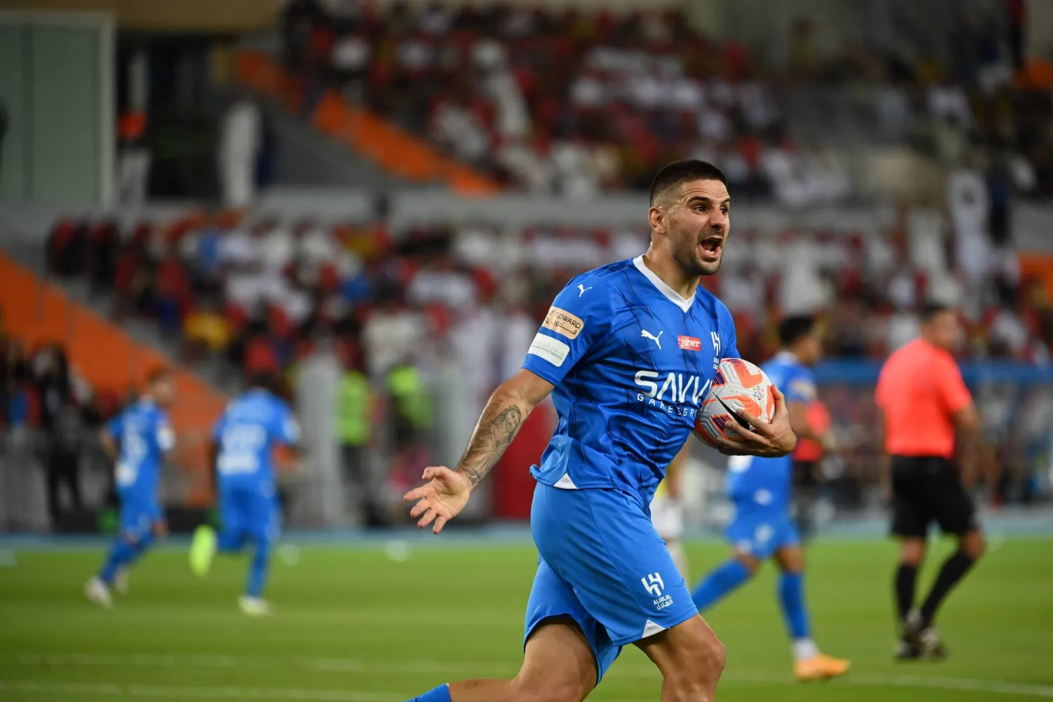 ميتروفيتش سجل هاتريك تاريخي في المباراة (تصوير: علي خمج)