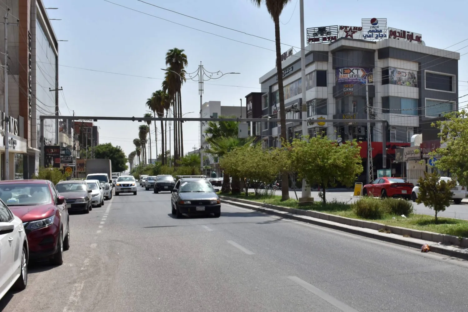 شوارع مدينة كركوك العراقية بعد فرض حظر التجوال (أ.ف.ب)