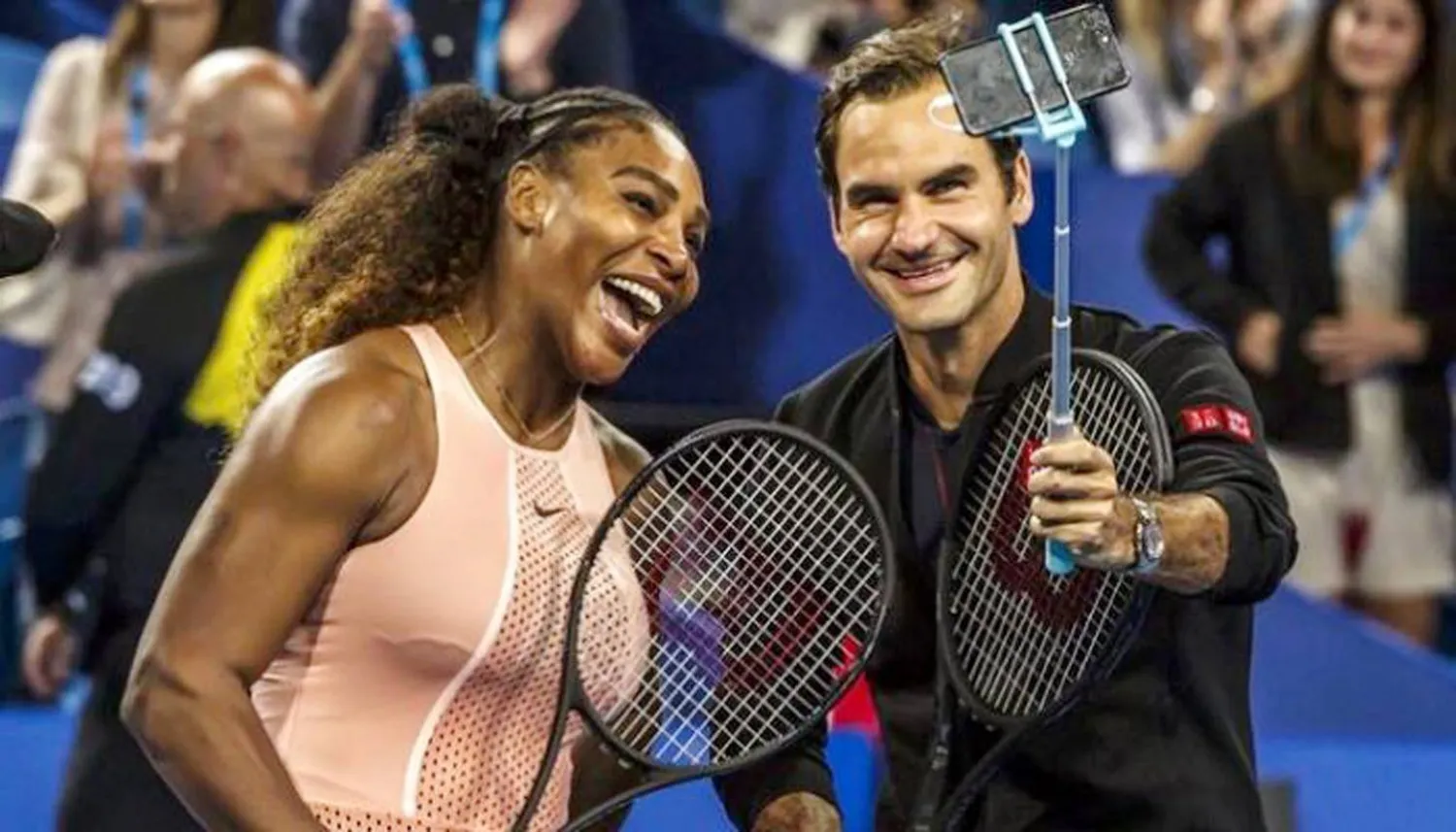 روجيه فيدرر وسيلينا ويليامز يلتقطان صورة تذكارية في إحدى المناسبات الرياضية (الشرق الأوسط)
