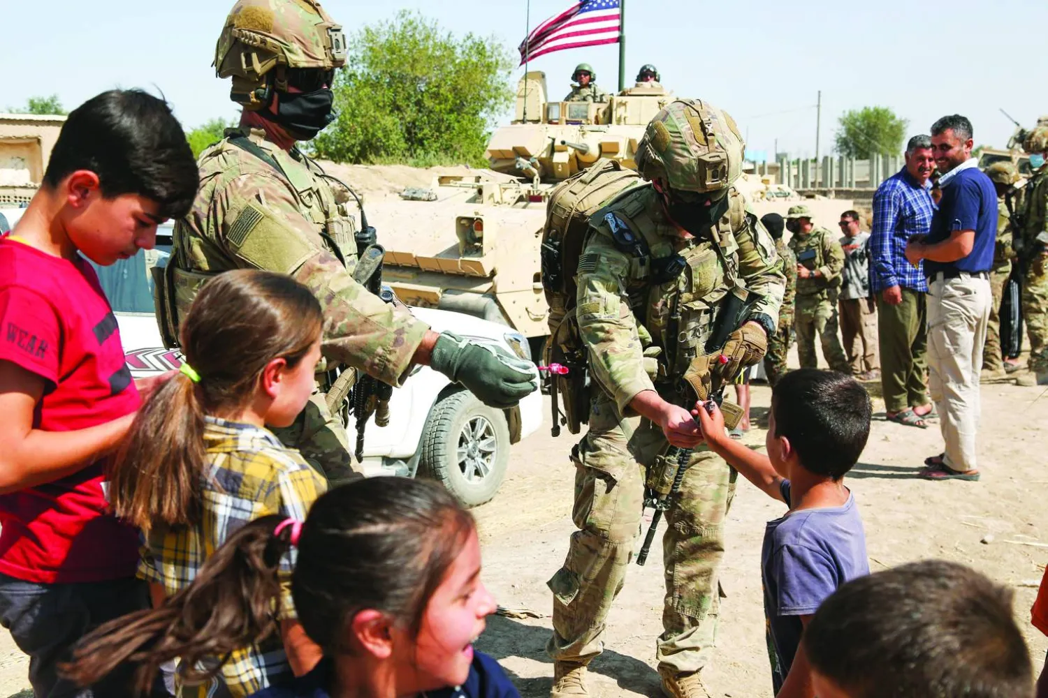 جنود أميركيون خلال دورية في ريف دير الزور (أرشيفية - الشرق الأوسط)